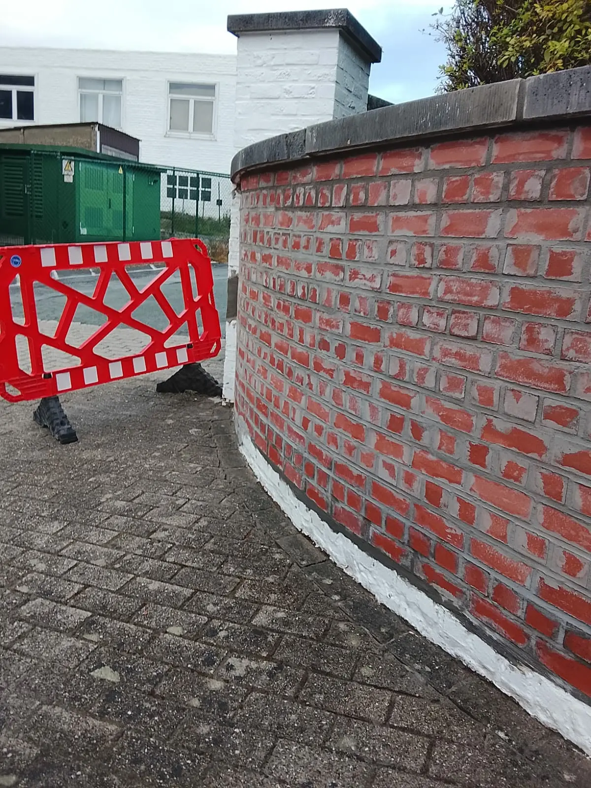 Mur en briques rouges